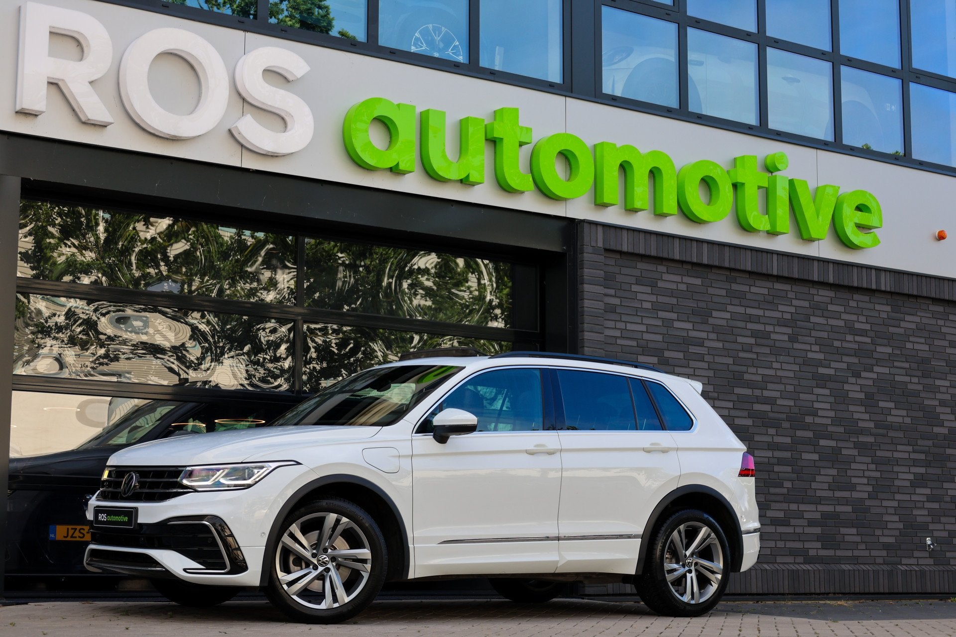Volkswagen Tiguan 1.4 TSI eHybrid R-Line Business | BTW | PA, Auto's, Volkswagen, 4 cilinders, Wit, Hybride Elektrisch/Benzine