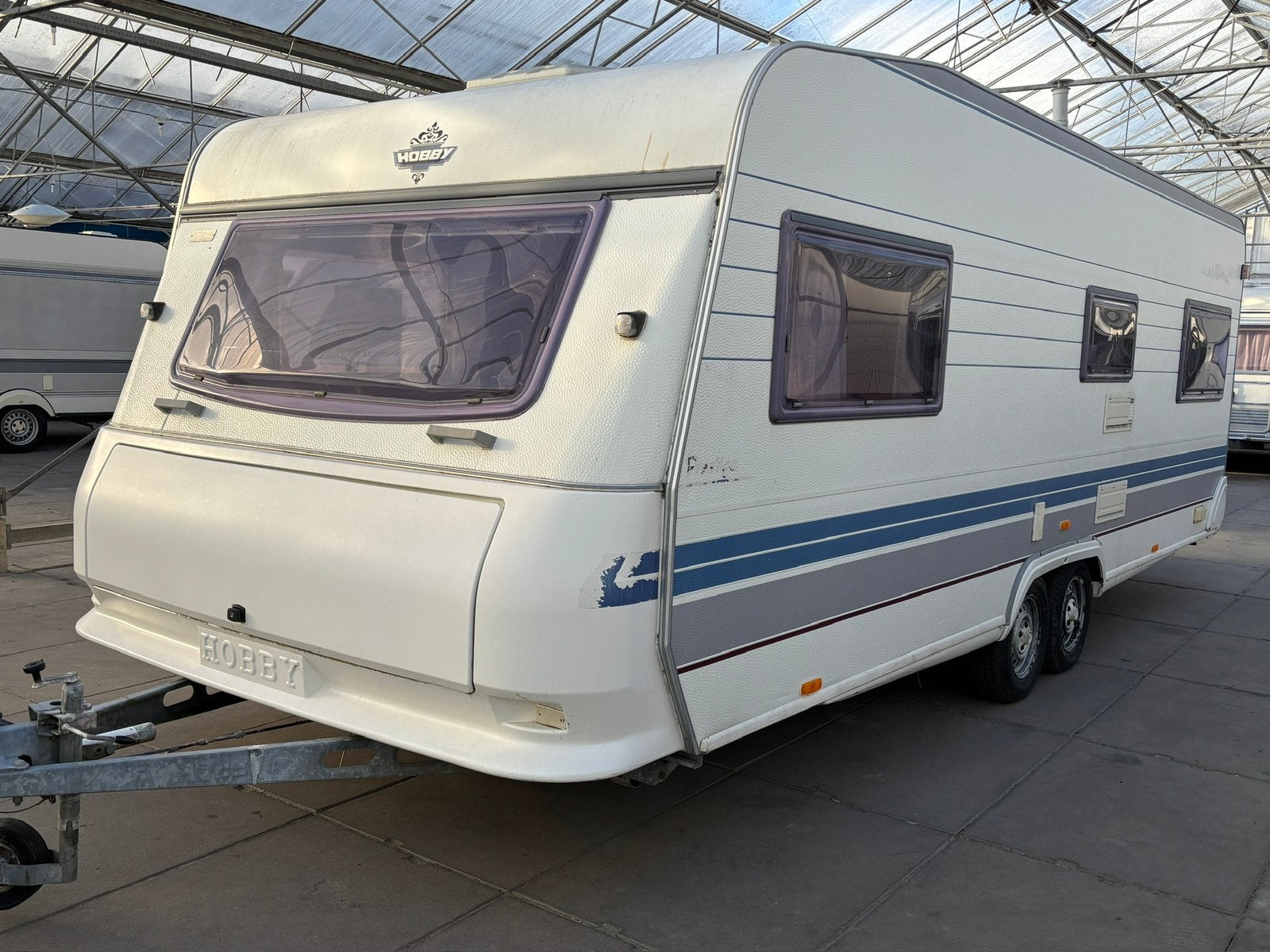 Hobby 6.10 bij Caravanaanbieden, Rondzit, Hobby, Koelkast, Frans bed