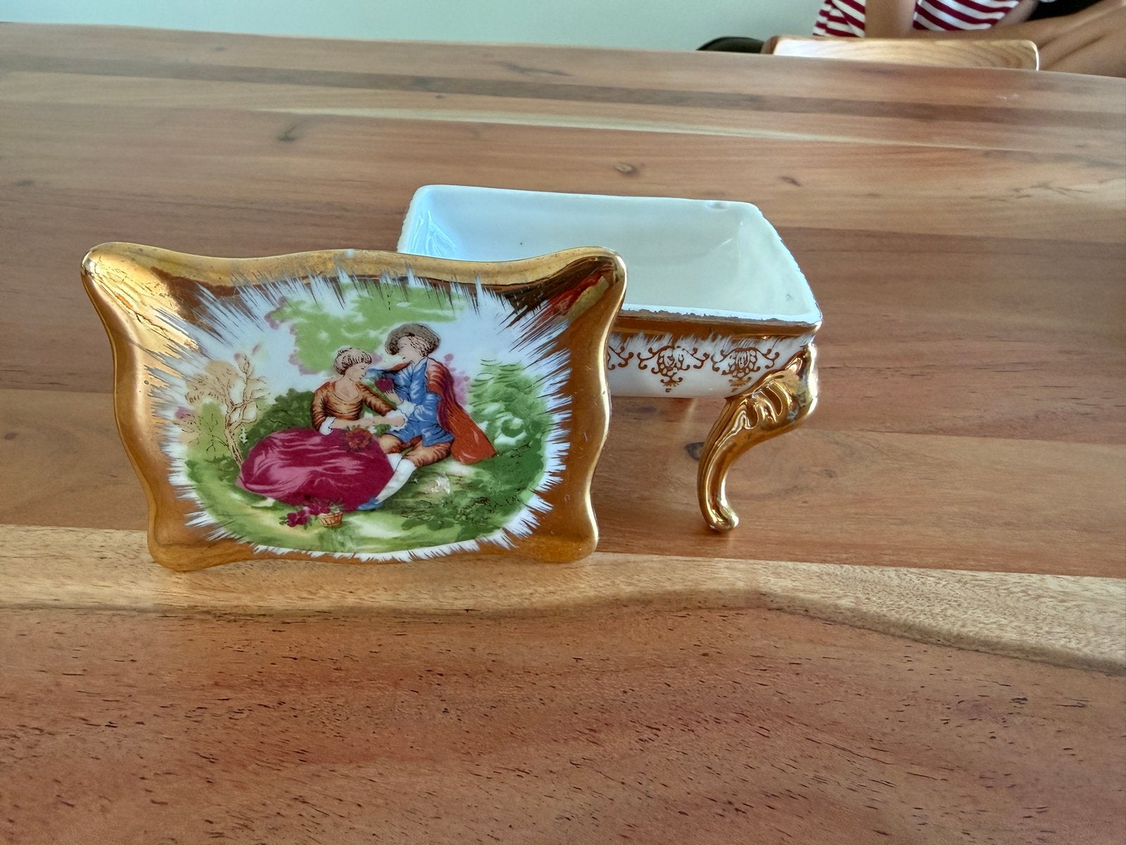 Vintage porseleinen juwelendoos met romantische scène, Ophalen of Verzenden