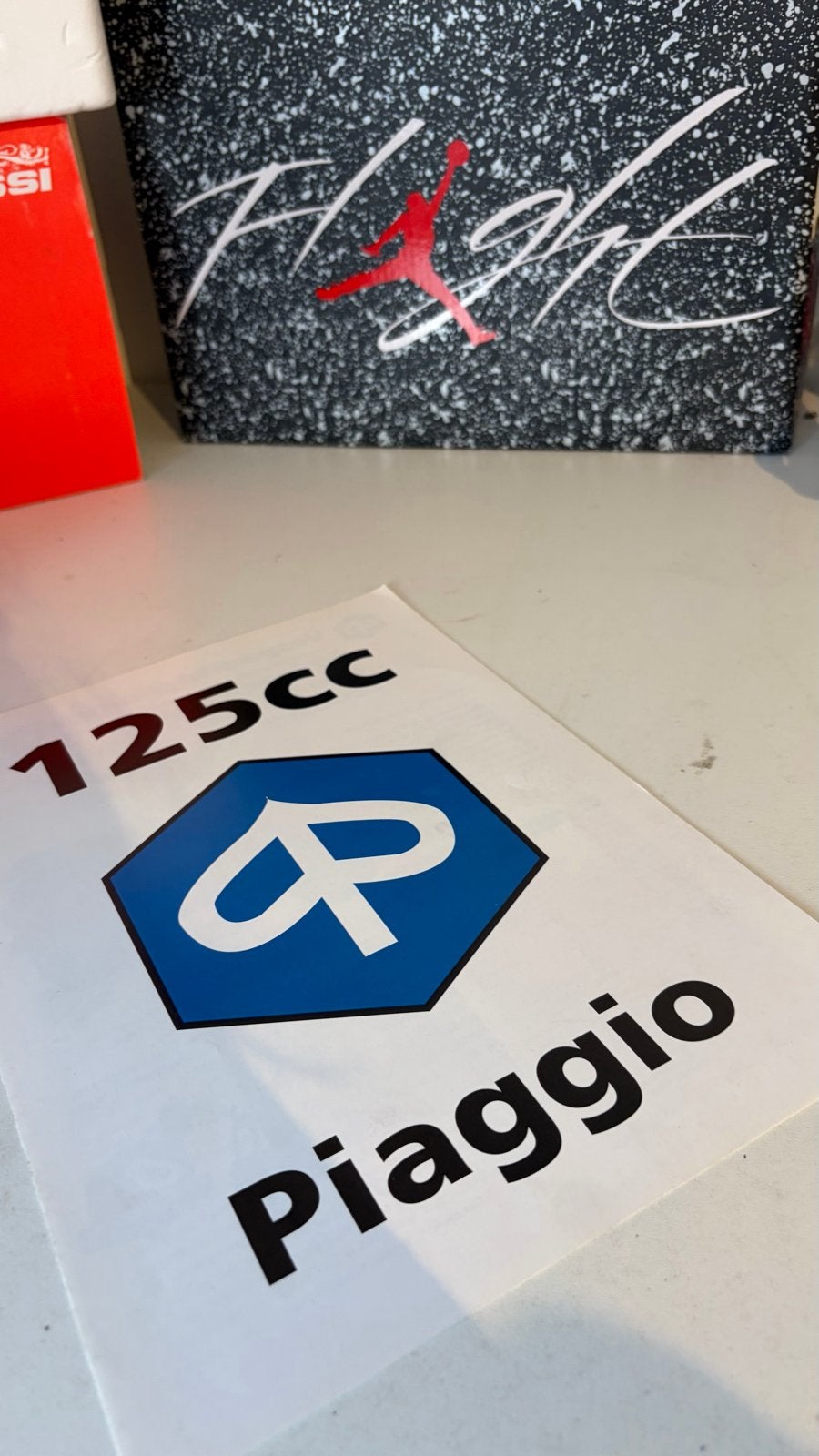 Piaggio 125cc Scooter Brochure - Vespa, Typhoon, Sfera, Ophalen of Verzenden, Gebruikt