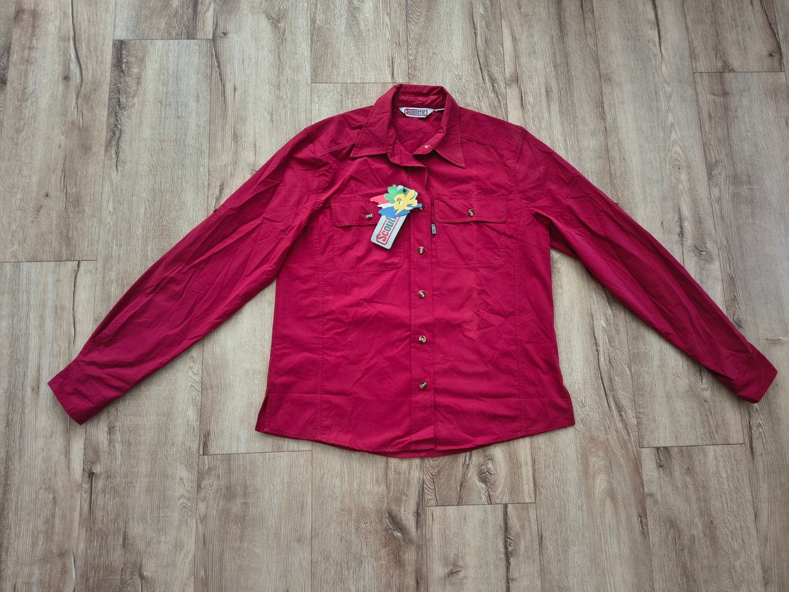 Nieuwe rode scoutingblouse, Explorers uniform, Scoutfit, 38., Verzamelen, Scouting, Onb, Nieuw, Ophalen of Verzenden, Onb