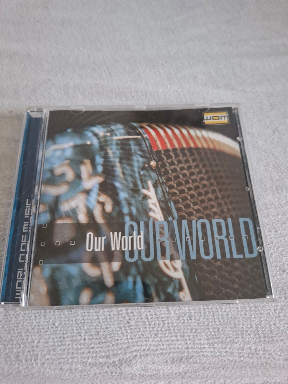 Our World - World of Music CD - Diverse Artiesten, Cd's en Dvd's, Overige genres, Gebruikt, Ophalen of Verzenden, Verzamelalbum
