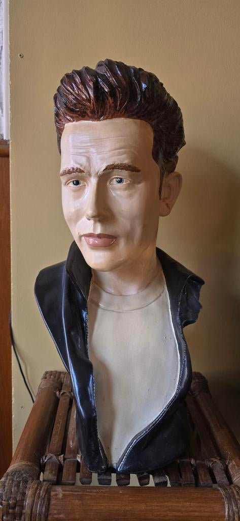 Buste James Dean, Ophalen