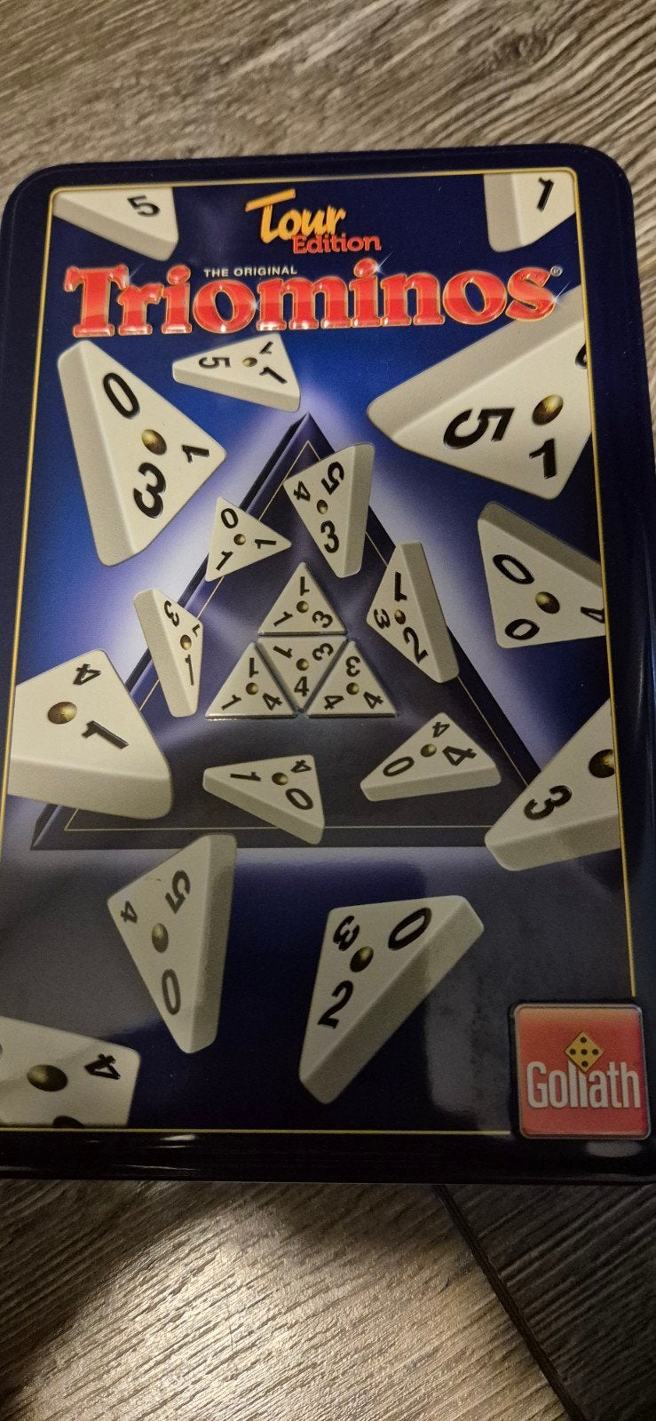 Triominos Tour Edition - Het originele driehoekdominospel, Goliath, Ophalen of Verzenden, Zo goed als nieuw, Een of twee spelers