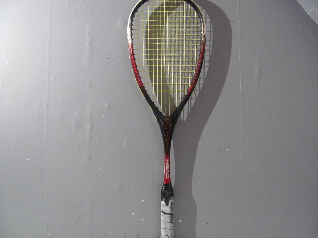squashracket van Head pyramid power 150, Sport en Fitness, Squash, Ophalen of Verzenden, Zo goed als nieuw, Racket, Met hoes