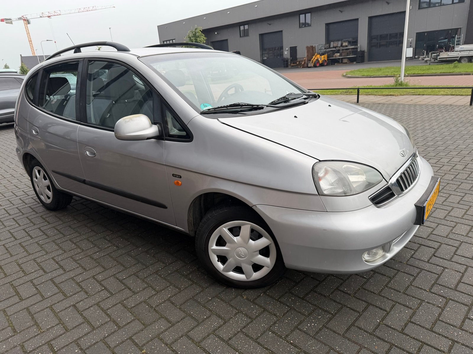 Daewoo Tacuma 1.6 2003 Grijs, Auto's, Daewoo, Voorwielaandrijving, Origineel Nederlands, Handgeschakeld, 600 kg