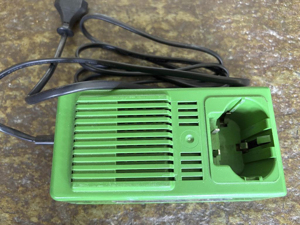Hitachi UC 12Y oplader, Ophalen of Verzenden, Zo goed als nieuw