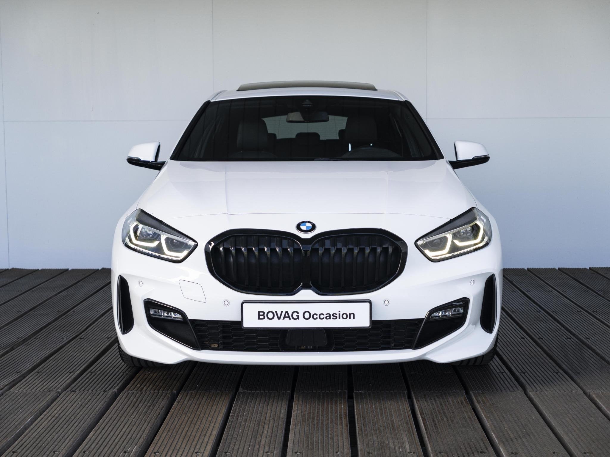 BMW 1 Serie 118i | M Sport | Panoramadak | PDC | Cruise Cont, Auto's, 12 maanden, Gebruikt, Wit, Origineel Nederlands