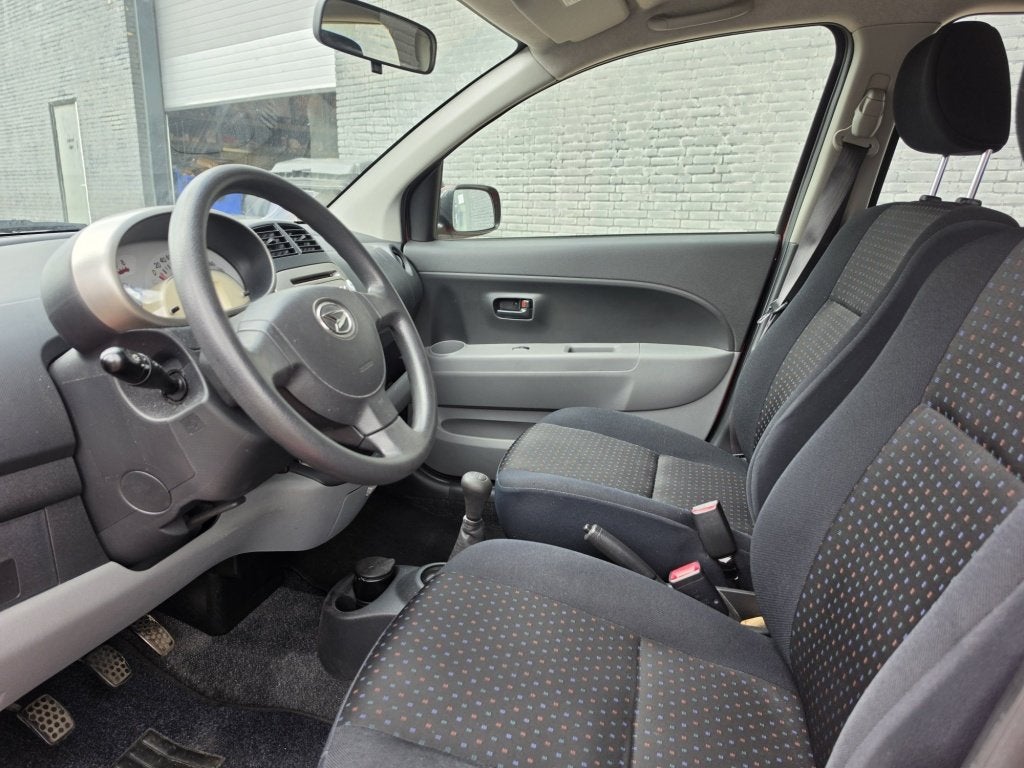 Daihatsu Sirion 2 1.0-12V Premium 5Drs Boekjes 43dkm ✅, Gebruikt, Elektrische ramen, Bedrijf, Handgeschakeld