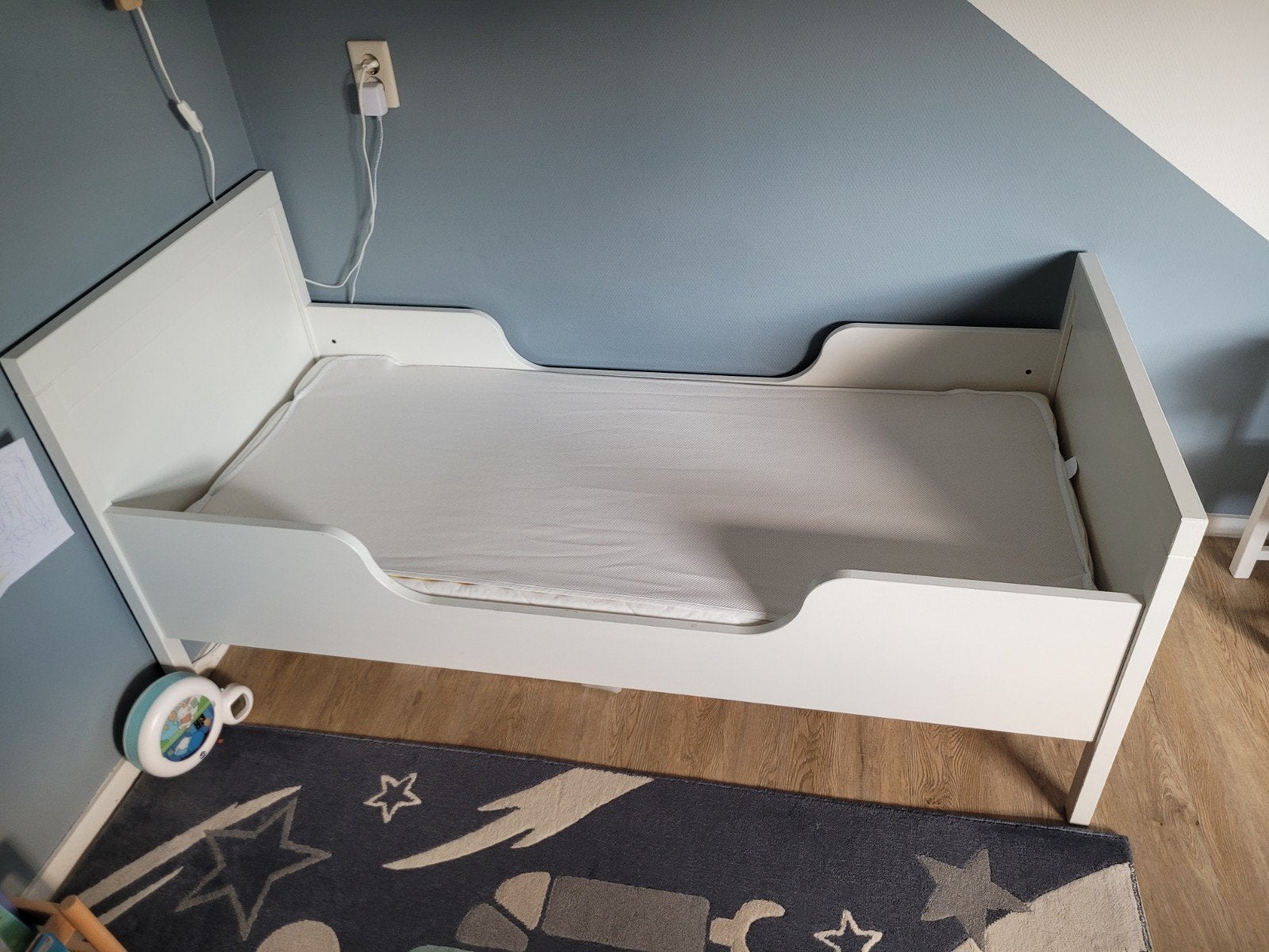 Jongensbed met matras en matrasbeschermer 70x160 cm, Ophalen, Gebruikt, Wit, 190 cm of minder