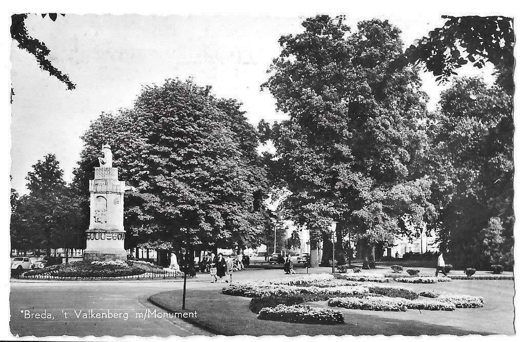 AK Breda - 't Valkenberg met Monument, Verzenden, 1940 tot 1960, Gelopen, Noord-Brabant