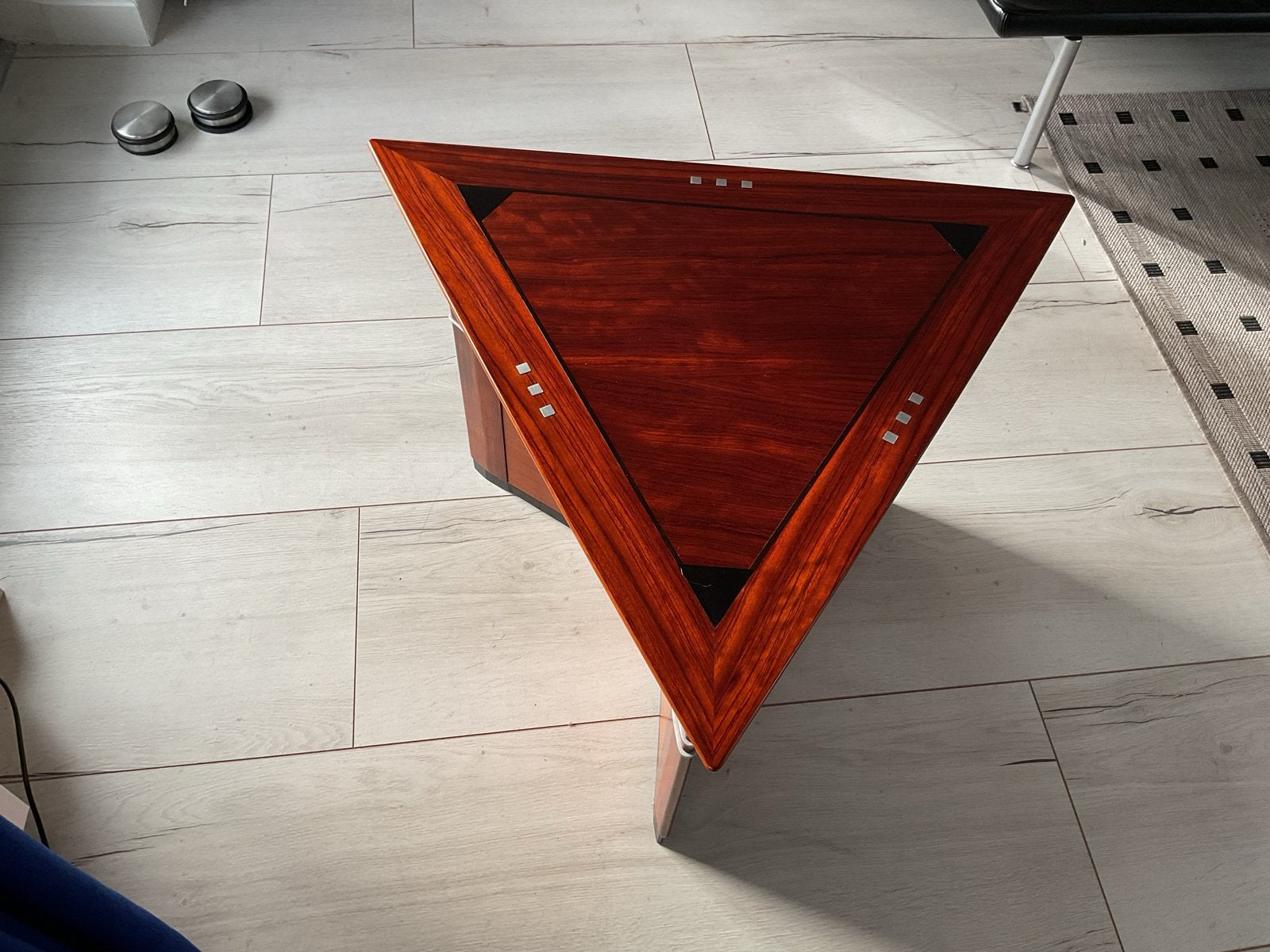 Schuitema Furniture Driehoekige Bijzettafel decoforma, Ophalen, 50 – 75, 50 tot 100 cm, Zo goed als nieuw