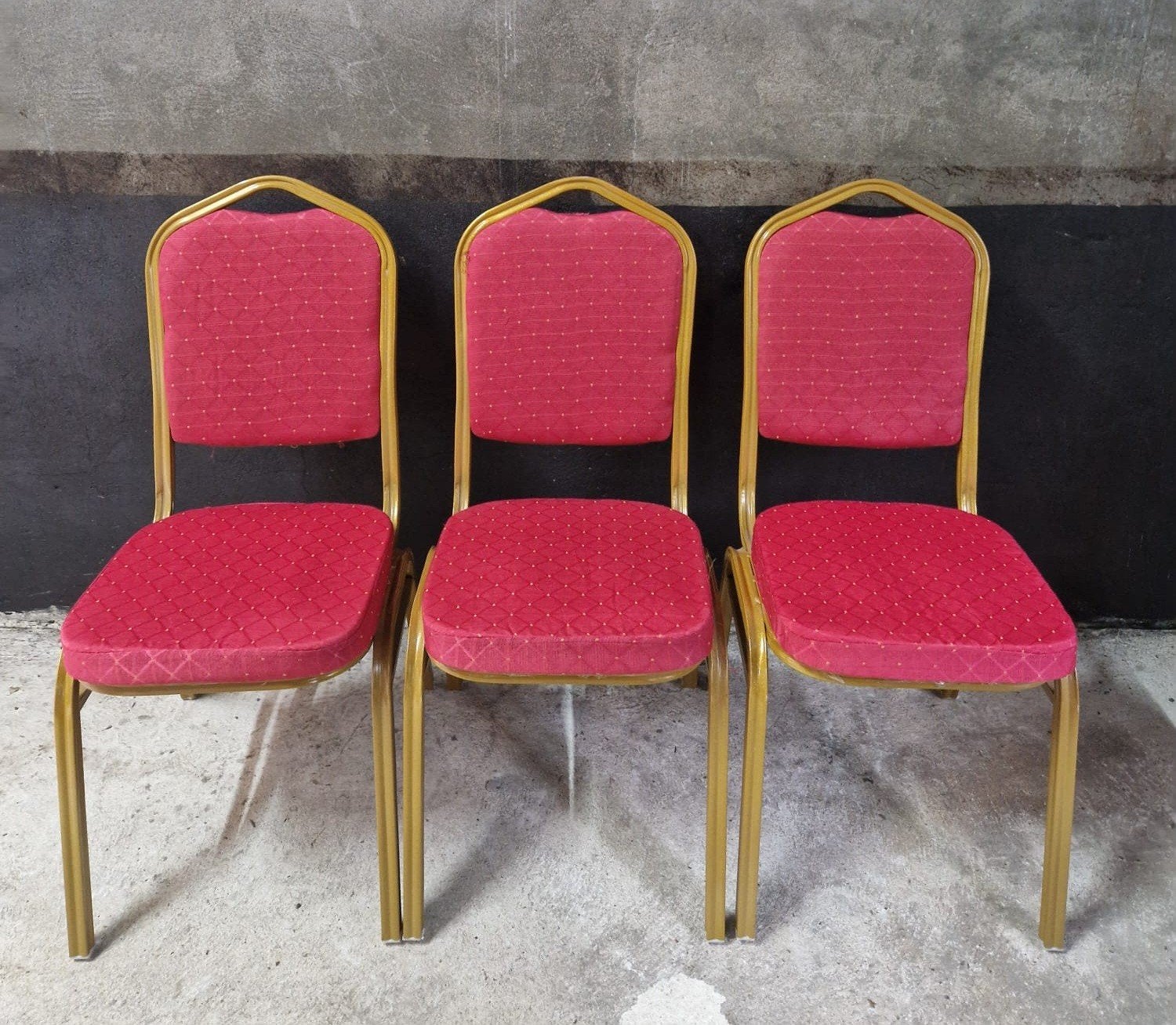 44 x stackchairs rood goud kantine zaal horeca stoelen, Huis en Inrichting, Stoelen, Ophalen of Verzenden, Zo goed als nieuw, Rood