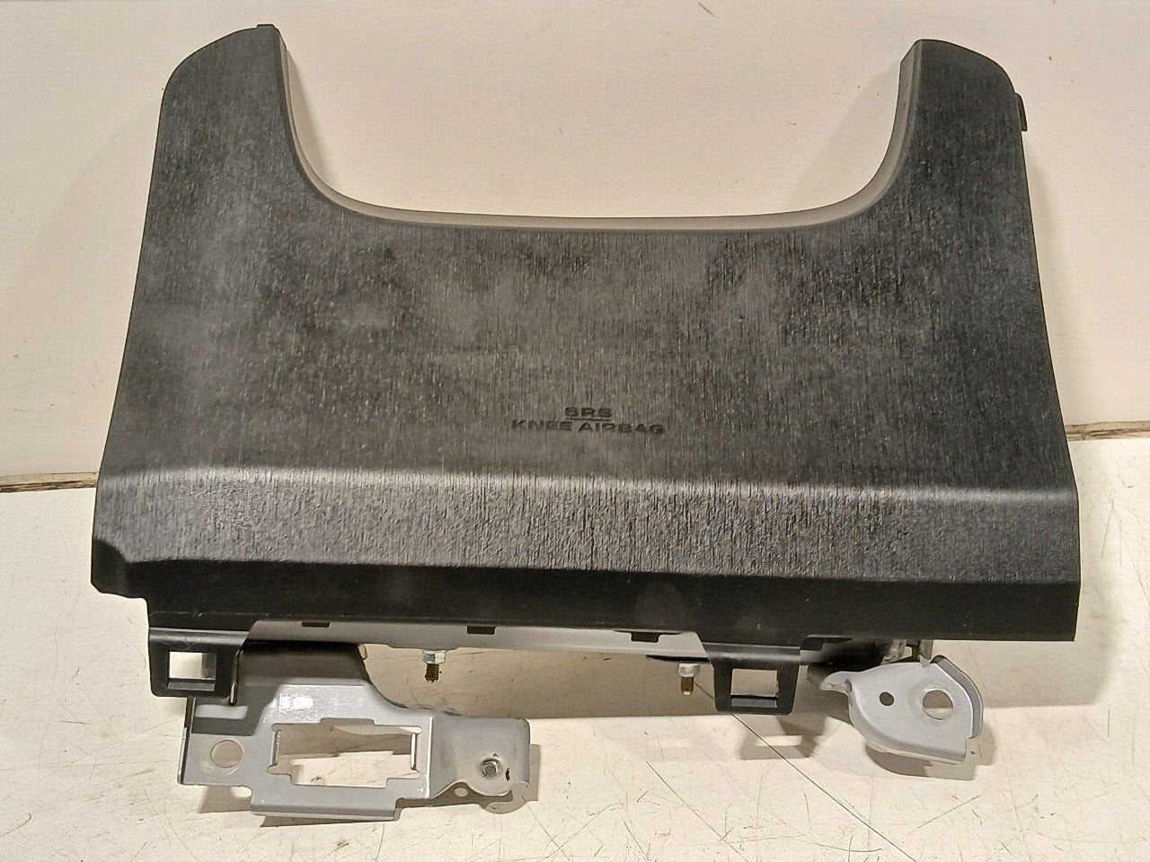 Airbag knie links Toyota Prius, Onderdelen@venauto.nl, Van der Ven Autorecycling B.V., Gebruikt, Ettenseweg 76, 4706 PB Roosendaal, The Netherlands