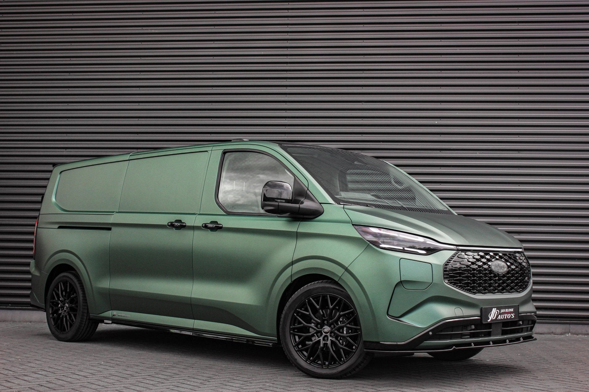 Ford E-Transit Cust. 340 L2H1 Limited 71 kWh 218PK / JB- EDI, Automaat, Dealer onderhouden, Achterwielaandrijving, Zwart