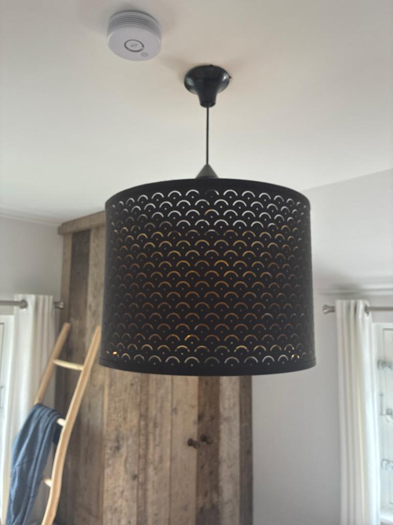 IKEA lamp zwart met gouden binnenkant, Huis en Inrichting, Ophalen of Verzenden, Zo goed als nieuw, Metaal, Minder dan 50 cm