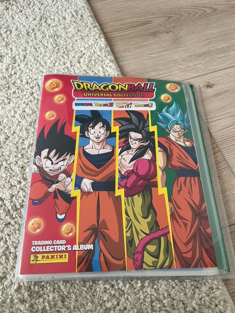 Dragon ball z panini verzamelmap kaarten, Hobby en Vrije tijd, Verzamelkaartspellen | Overige, Ophalen, Zo goed als nieuw, Meerdere kaarten