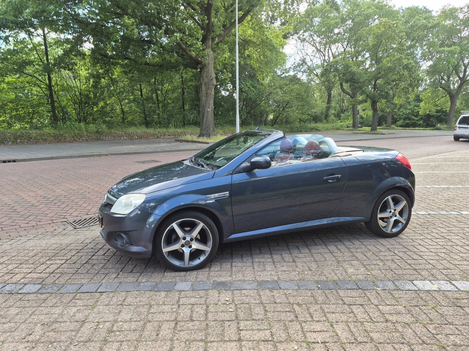 Opel Tigra 1.8 16V Twintop 2006 Grijs, Auto's, Opel, Particulier, Tigra, Benzine, E, Cabriolet, Handgeschakeld, Origineel Nederlands