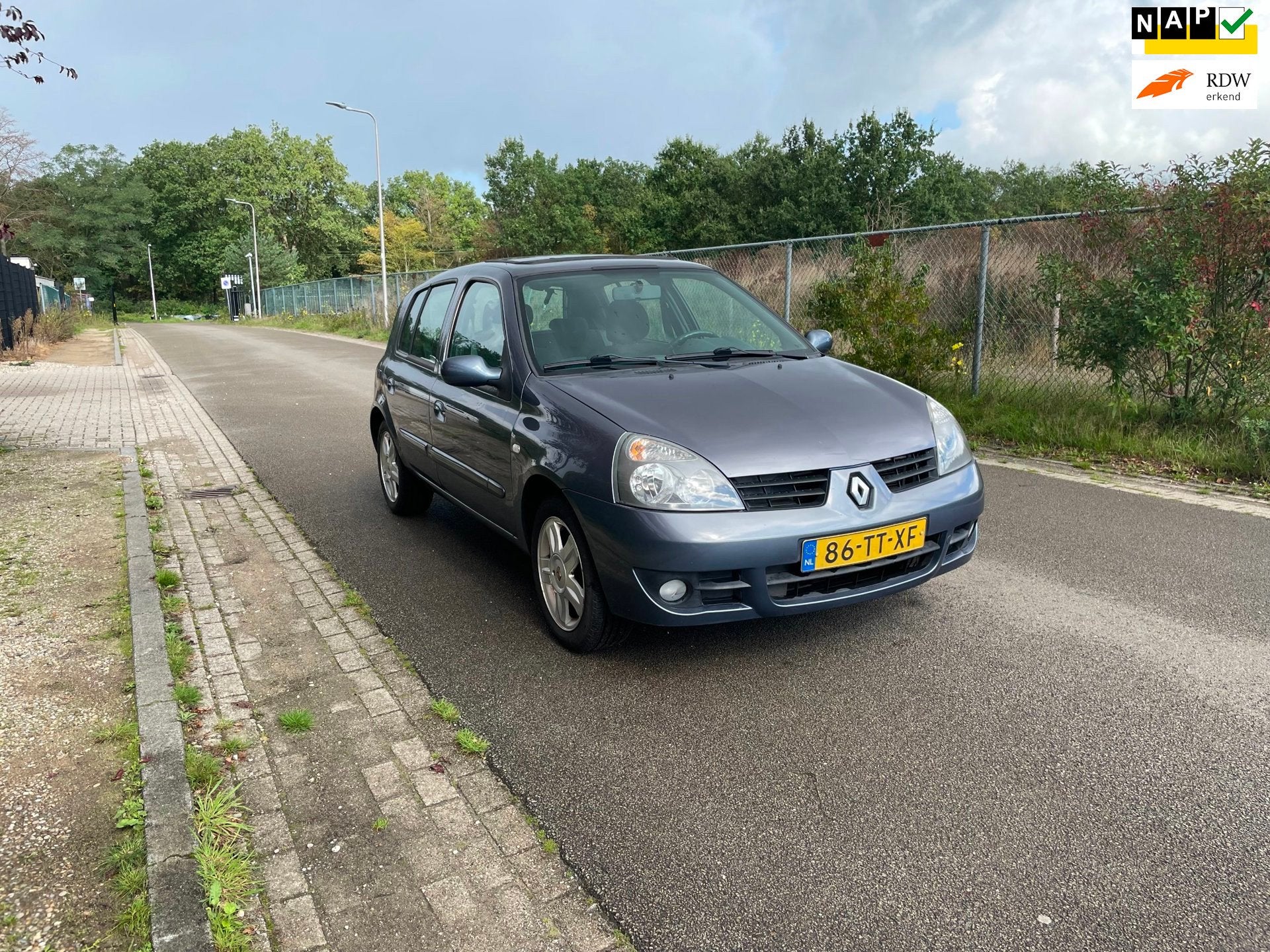 Renault Clio 1.2-16V Campus Leuke Complete Clio, Dealer onderhouden, Gebruikt, 31 €/maand, 4 cilinders