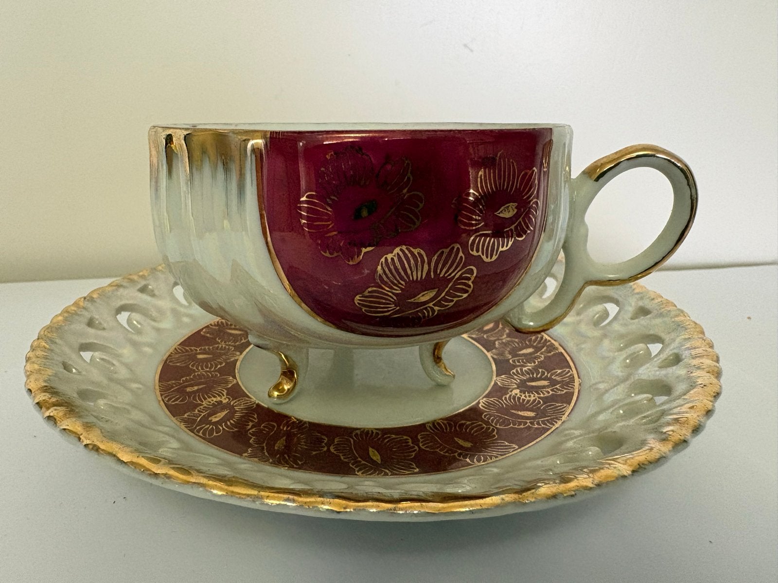 Versailles Porseleinen Kop en Schotel - Rood/Goud, Ophalen of Verzenden