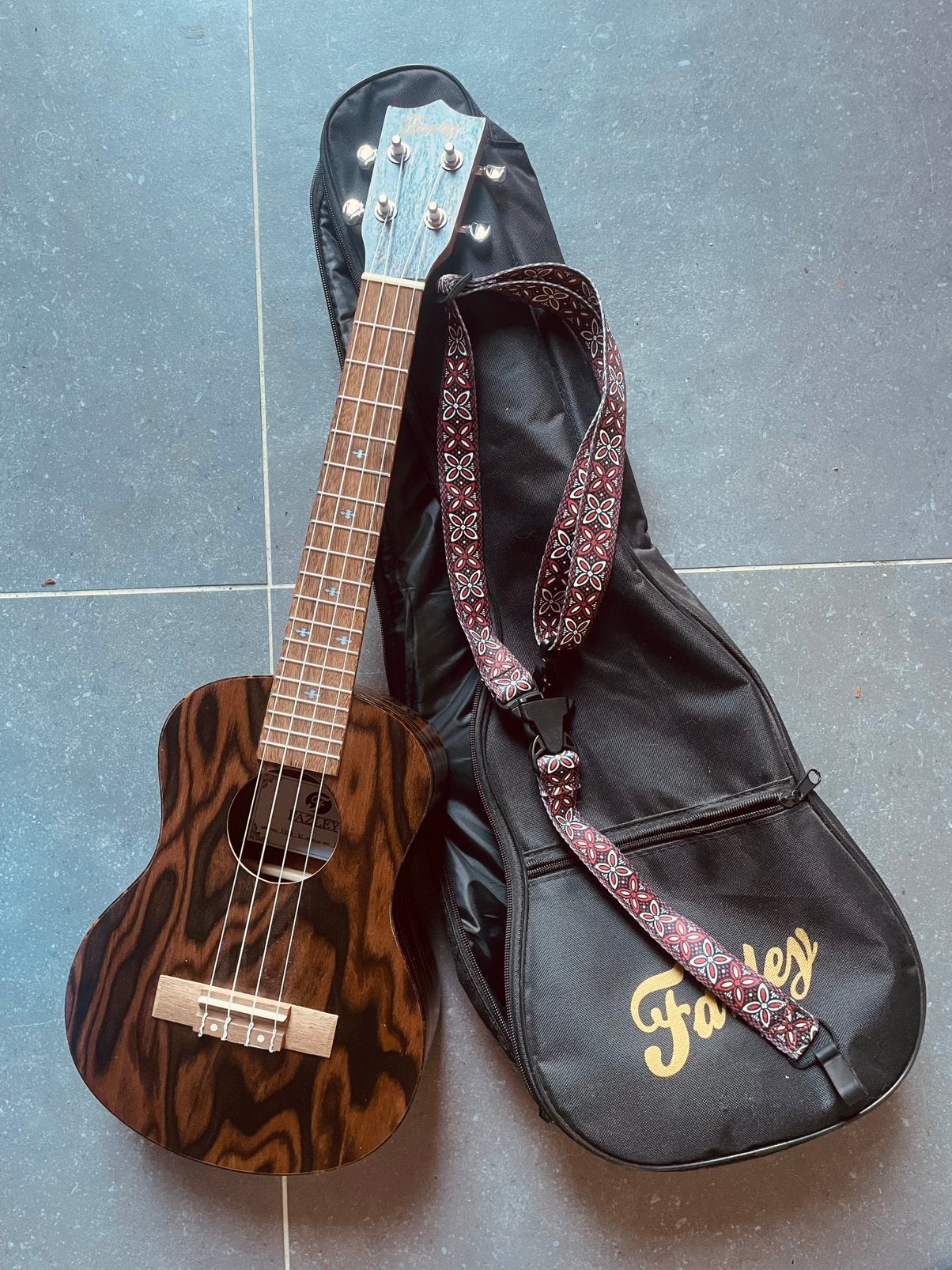 Ukelule + tas + draagriempje, Ophalen, Zo goed als nieuw, Luit, Saz of Bouzouki