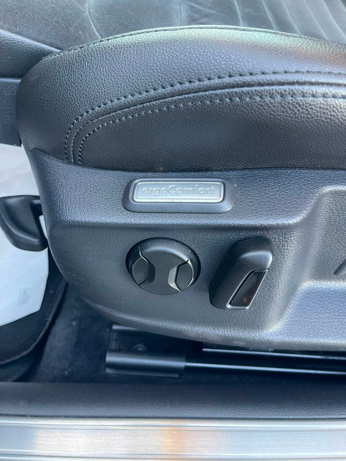 Foto 13 van Volkswagen Passat 1.6 TDI bwj 2016 sedan luxe uitvoering