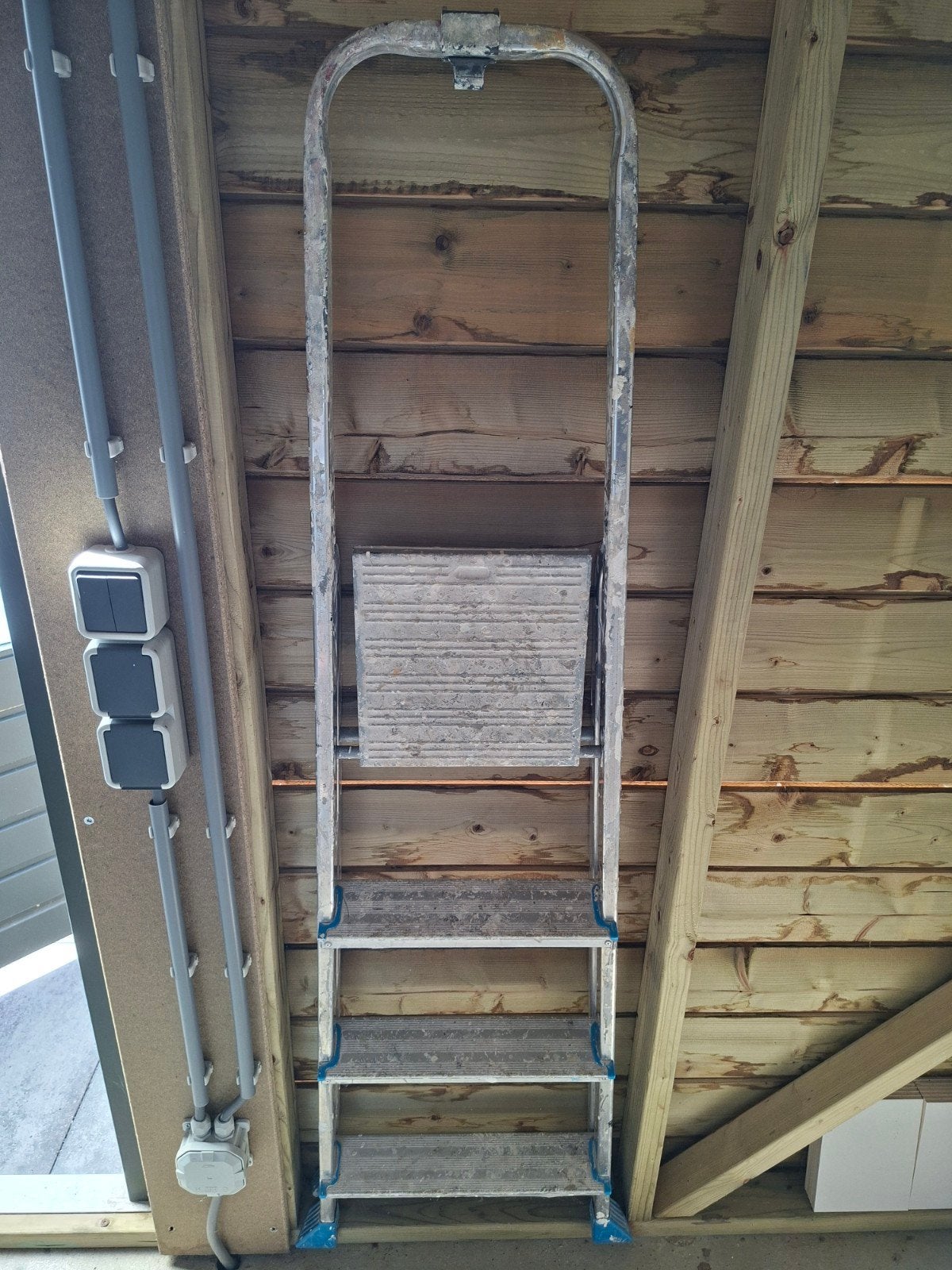 Huishoud trapje

Trapje van de gamma met 3 treden en plateau, Doe-het-zelf en Verbouw, Ladders en Trappen, Ophalen, Gebruikt, Trap