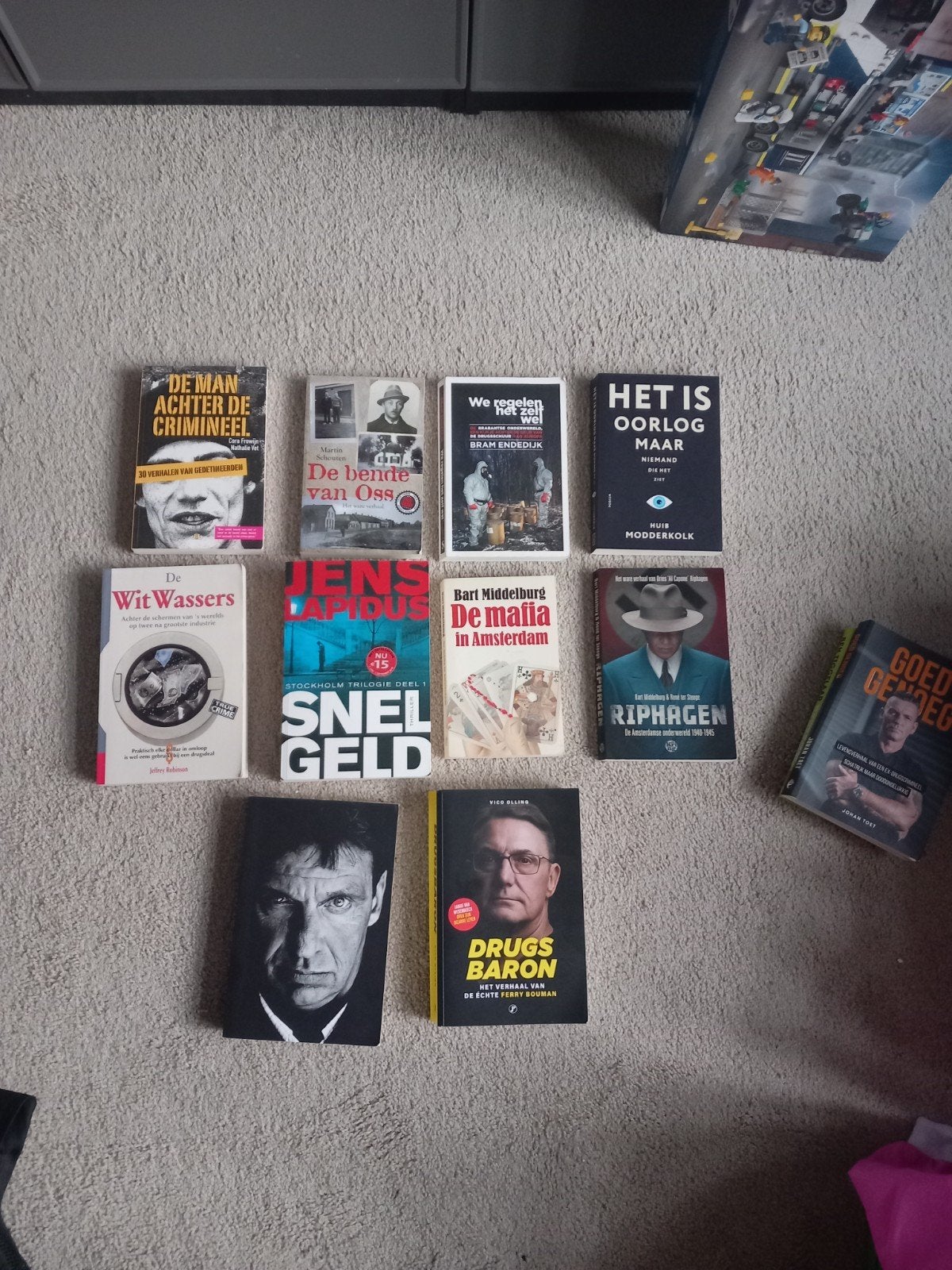 10x boeken biografie en crime onder andere Holleeder.

Holle, Ophalen