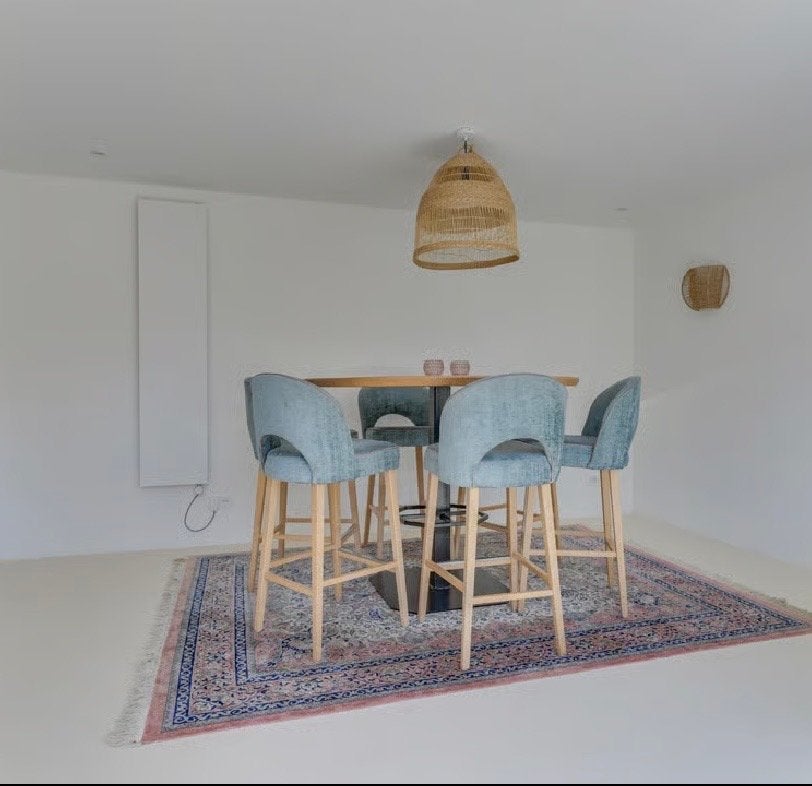 Set van 6 barkrukken met bar tafel, Ophalen, Met voetsteun, 60 tot 90 cm, Hout