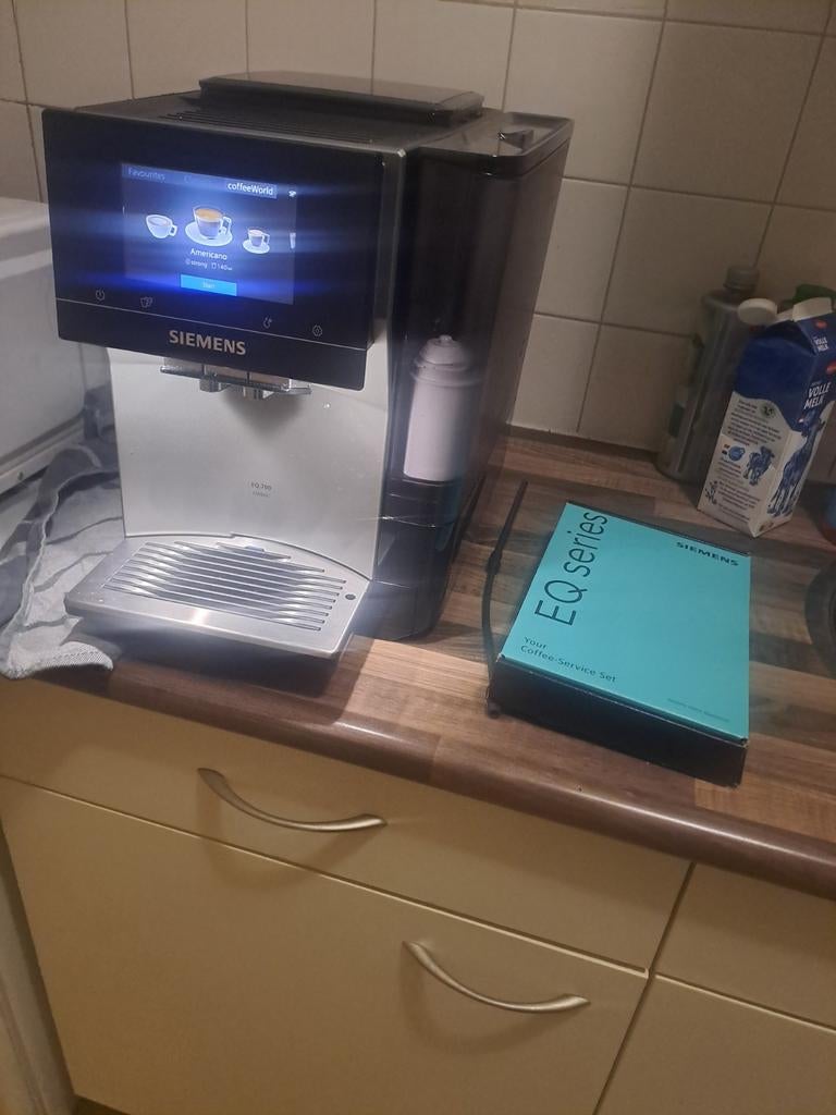 Siemens EQ.700 Volautomatische Koffiemachine, Witgoed en Apparatuur, Koffiezetapparaten, Afneembaar waterreservoir, Koffiemachine