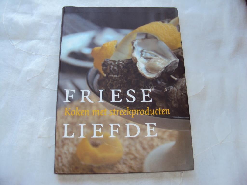 Friese Liefde, Koken met streekprodukten, Boeken, Kookboeken, M. Velter en Y. Hoekstra, Ophalen of Verzenden, Zo goed als nieuw