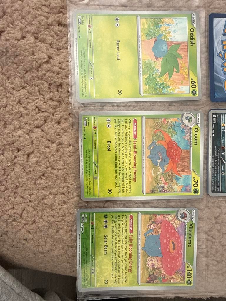 Pokémon 151 evolutie lijn Oddish Gloom Vileplume, Ophalen of Verzenden, Zo goed als nieuw, Meerdere kaarten
