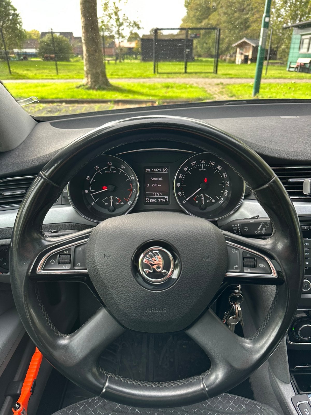 Škoda Superb Combi 1.4 TSI Ambition | Panoramadak | Trekhaak, Voorwielaandrijving, Euro 5, Zwart, 4 cilinders