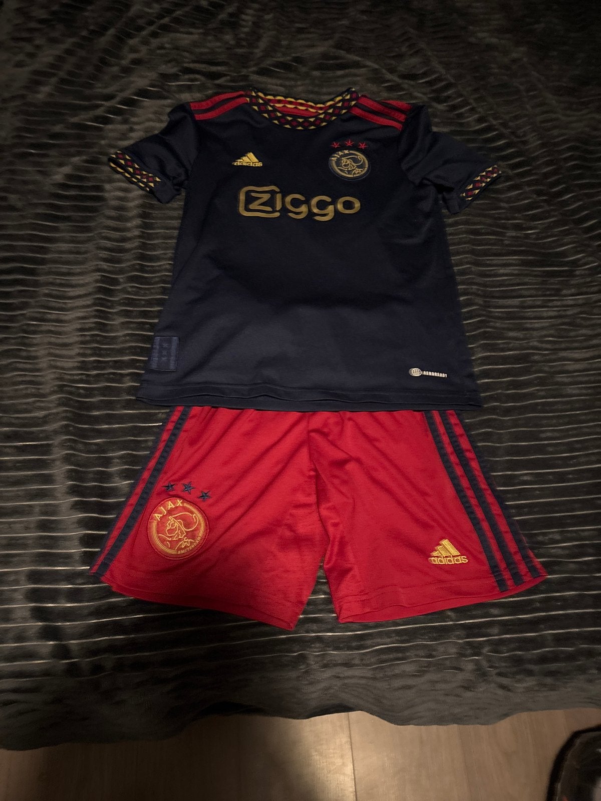 Ajax uit tenue 2023/2024 - Shirt en Broekje, Maat M, Ophalen of Verzenden, Zo goed als nieuw, Set