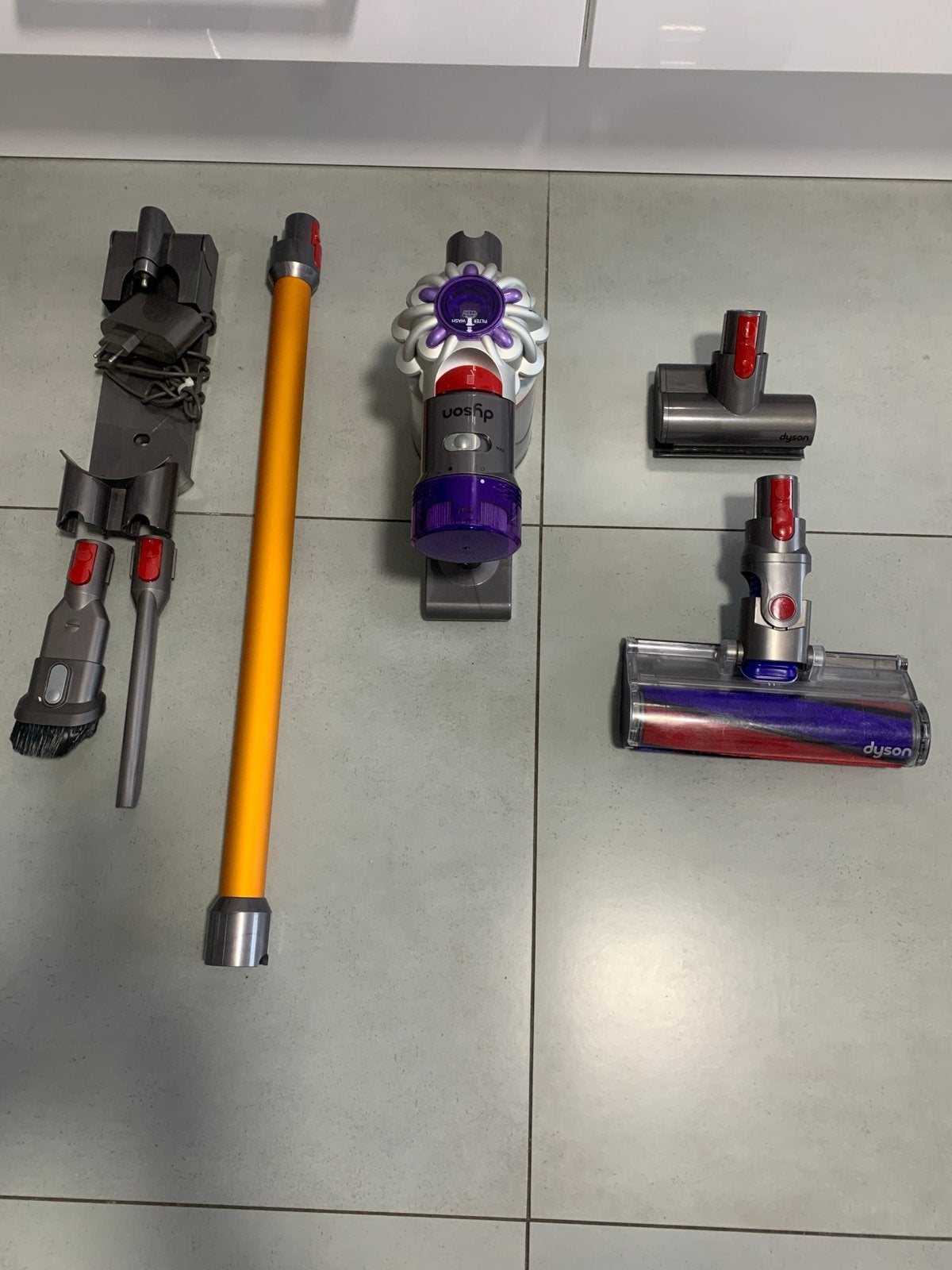 Dyson V8 Absolute Steelstofzuiger met nieuwe accu, Witgoed en Apparatuur, Stofzuigers, Zo goed als nieuw, Steelstofzuiger, Dyson