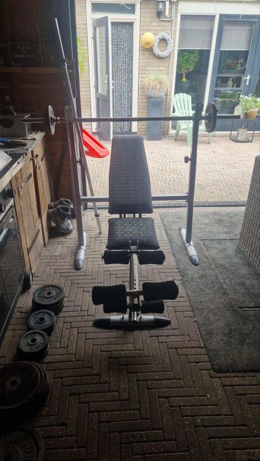 Kettler Fitnessbank met halterstang en gewichten, Sport en Fitness, Ophalen of Verzenden, Gebruikt, Benen, Fitnessbank