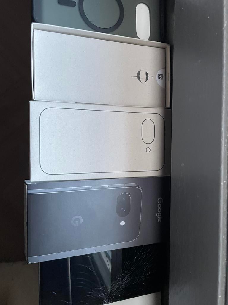 Google pixel 9a gebarsten scherm 128 gb met hoesje, 128 GB, Overige modellen, Zwart, Ophalen of Verzenden