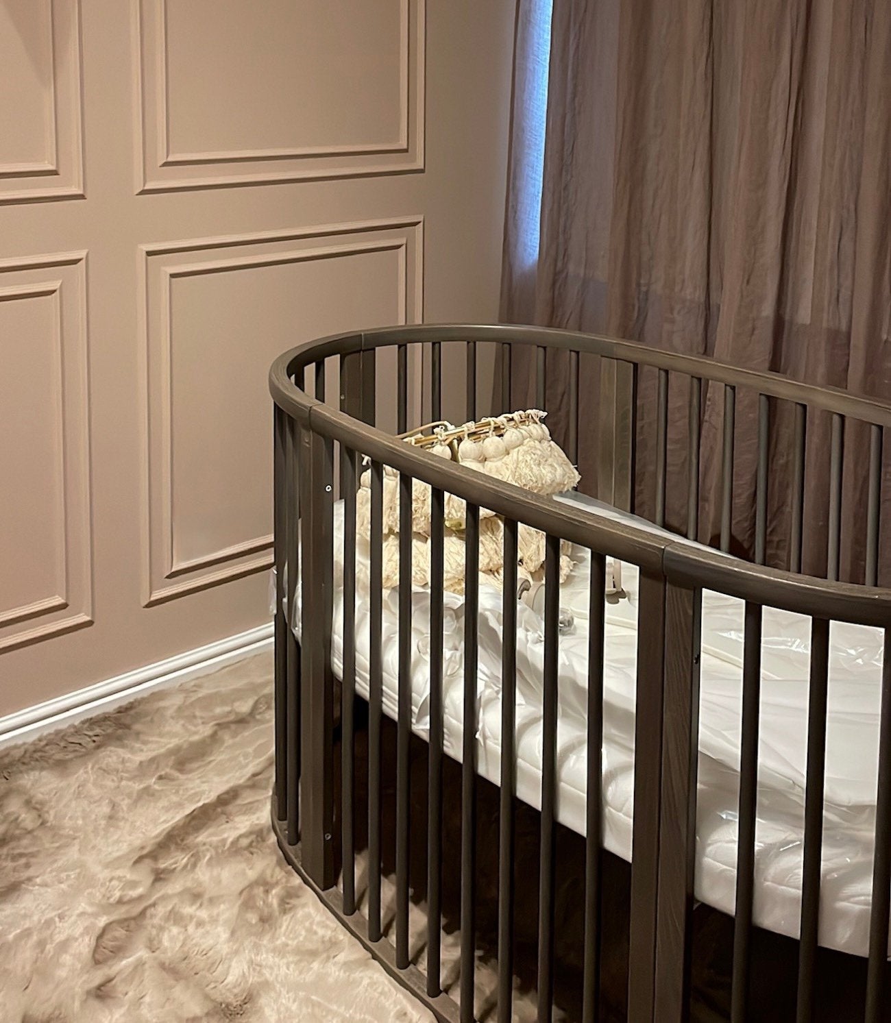 Stokke sleepi wieg/box/ledikant/peuterbed bruin meegroeibed, Ophalen, Zo goed als nieuw, Ledikant
