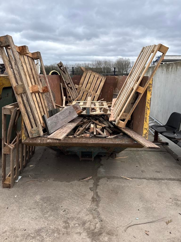 Gratis brandhout - pallets en stukken, Tuin en Terras, Haardhout, Minder dan 3 m³, Ophalen, Overige houtsoorten, Blokken
