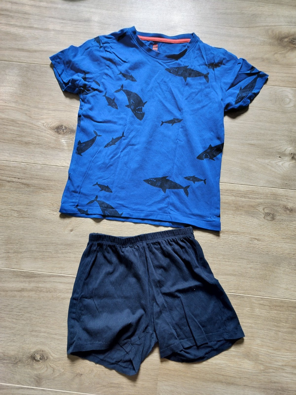 Hema jongens pyama haaien maat 122 128, Kinderen en Baby's, Kinderkleding | Maat 122, Nacht- of Onderkleding, Gebruikt, Ophalen of Verzenden