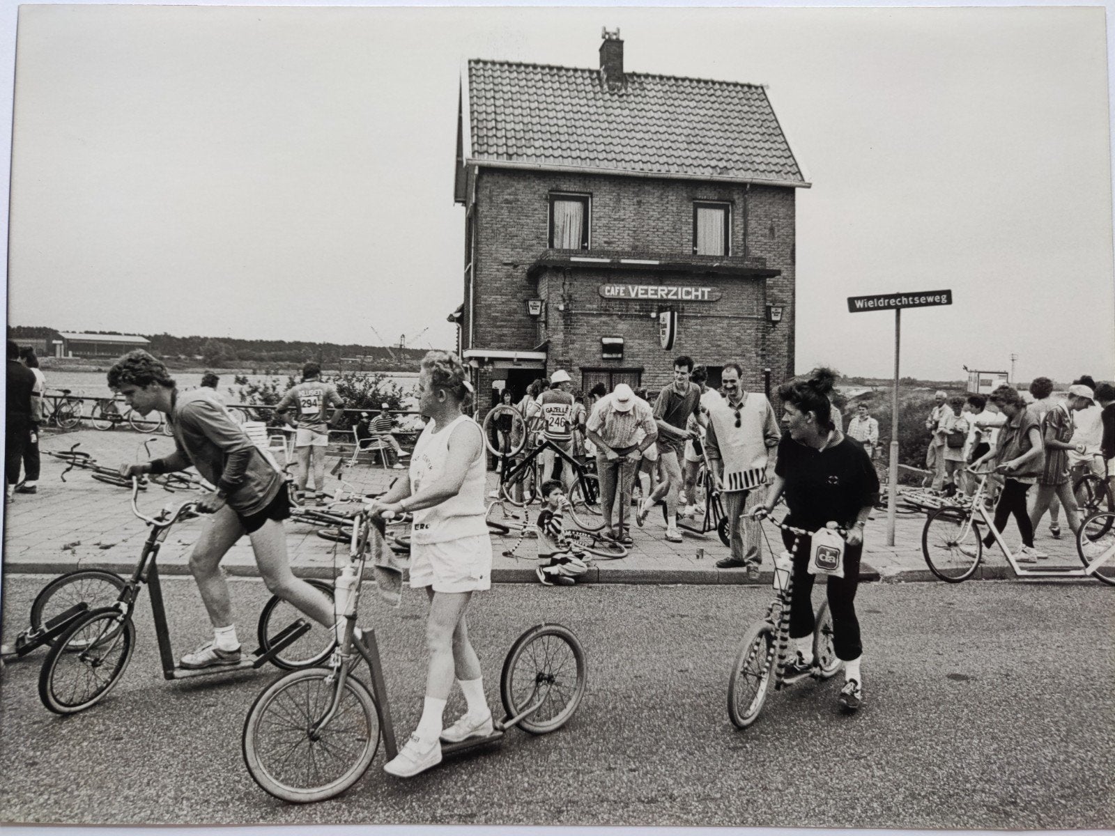 B569 Wieldrechtseweg Cafe Veerzicht 24x18, Ophalen of Verzenden, Voor 1940, Gebruikt, Overige onderwerpen