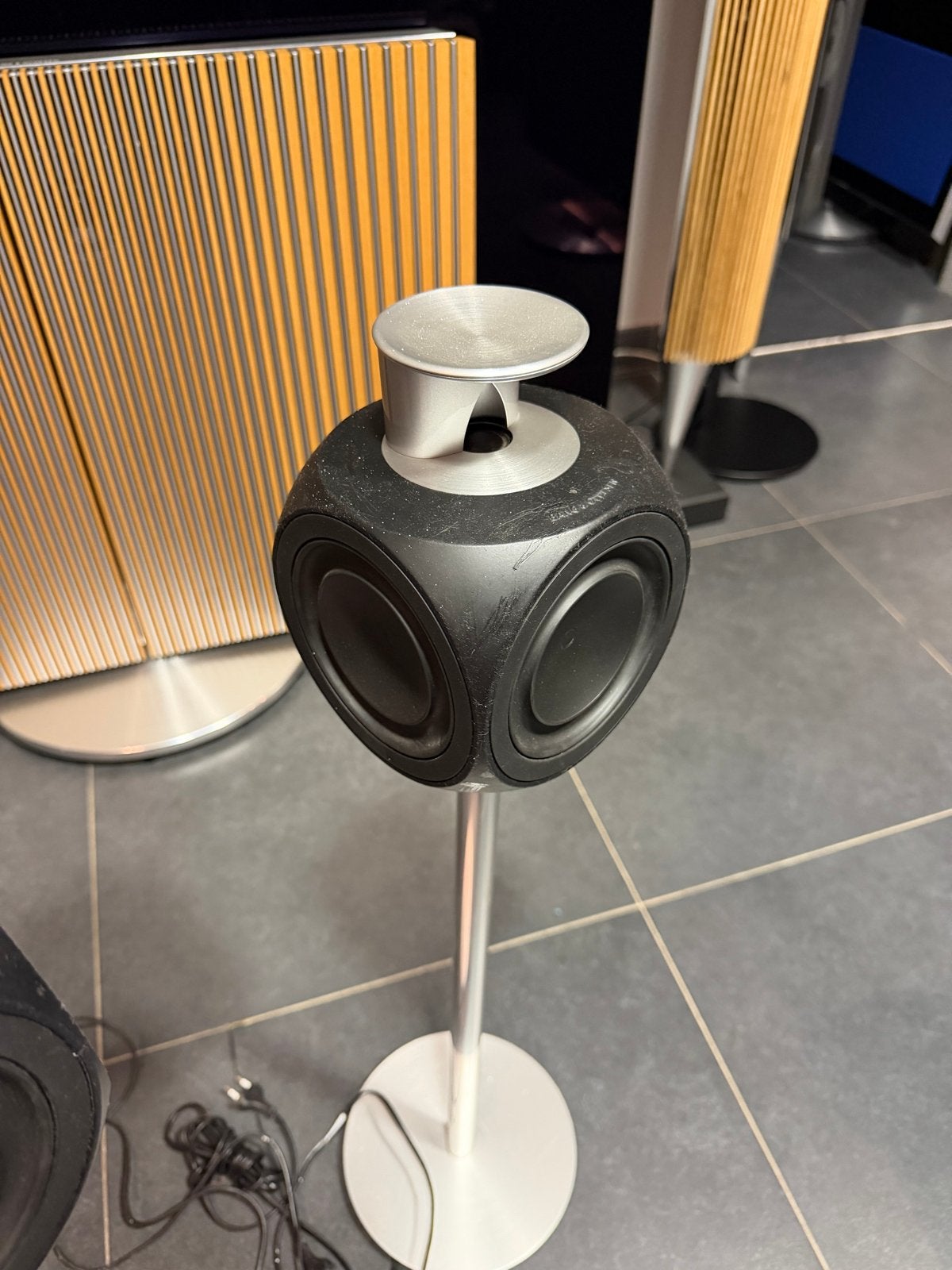 Bang & Olufsen Beolab 3 Mk2 met gebruikssporen b&o, 150 watt of meer, Stereo speakers, Gebruikt, Inclusief muurbeugels