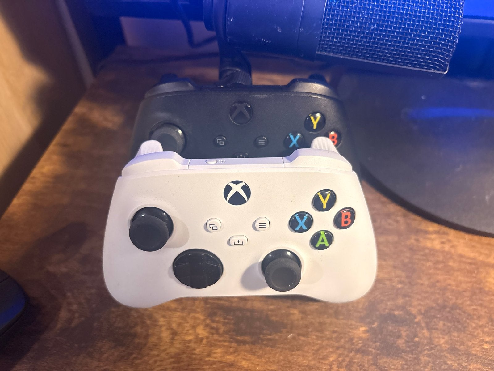 Set Xbox controllers (wit en zwart), Spelcomputers en Games, Spelcomputers | Xbox | Accessoires, Gebruikt, Ophalen of Verzenden
