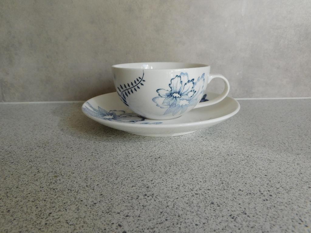 Kop en schotel Cato Douwe Egberts, Huis en Inrichting, Keuken | Servies, Ophalen of Verzenden, Zo goed als nieuw, Overige stijlen