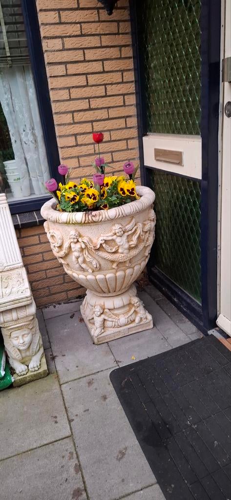 Decoratieve Bloempot met Engelen Reliëf, Tuin en Terras, Ophalen, Gebruikt, Minder dan 60 cm, Rond