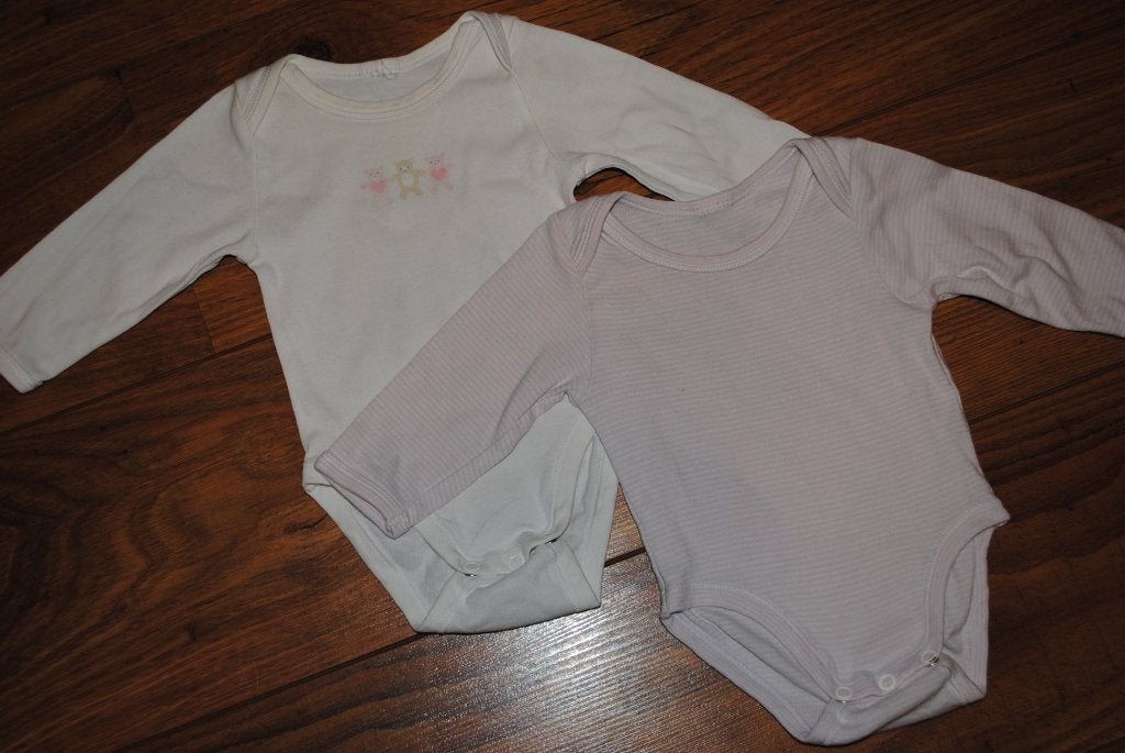 Set 2 H&M romper rompertje luierpakjes wit en gestreept 56, Nacht- of Onderkleding, Meisje, H&M, Nieuw