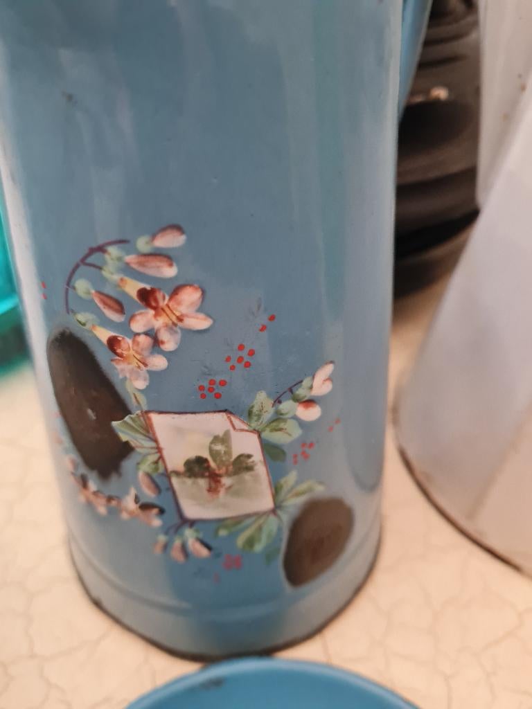 Antieke emaille kan met dik opgelegde bloemen, Antiek en Kunst, Ophalen of Verzenden