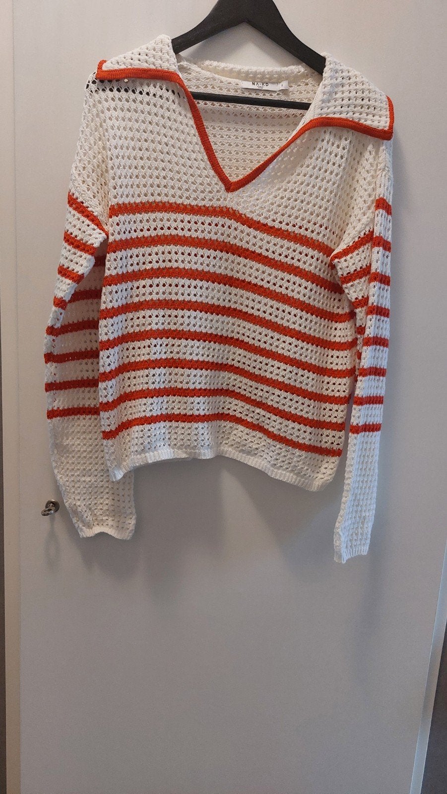 NA-KD Gehaakte gestreepte trui - Wit/rood, Kleding | Dames, NA-KD, Wit, Ophalen of Verzenden, Zo goed als nieuw