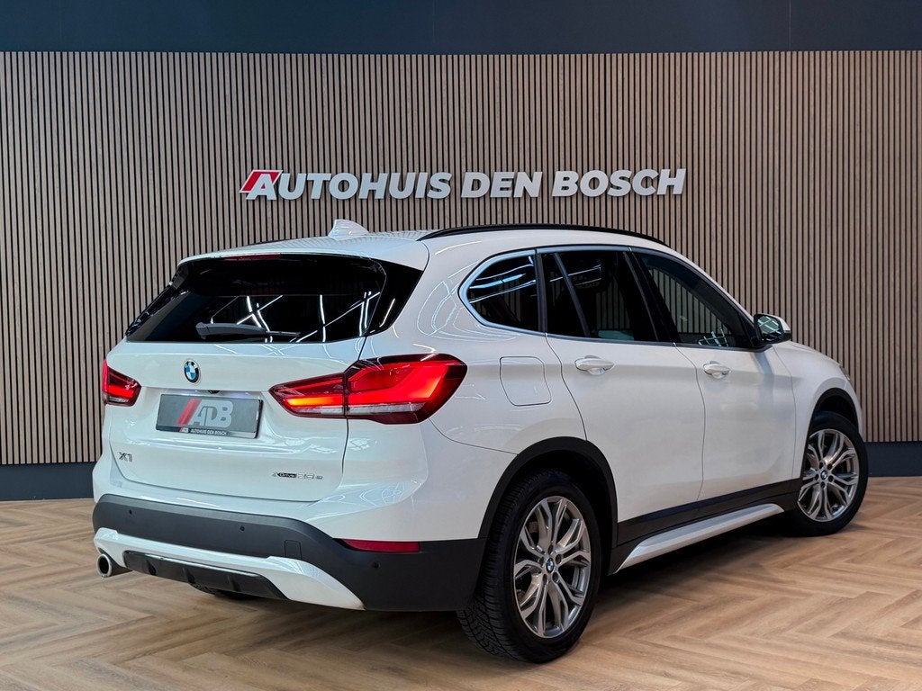 BMW X1 XDrive25e High Executive Sport Line 220PK, Auto's, BMW, 8 kWh, Gebruikt, Wit, Bedrijf