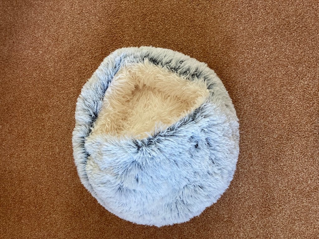 kattenmand schelp grijs pluche rond, Dieren en Toebehoren, Kattenmanden, Ophalen of Verzenden, Zo goed als nieuw, Pluche